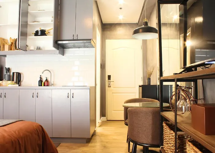 The Brass Burrow, Bel Air Soho Apartment *